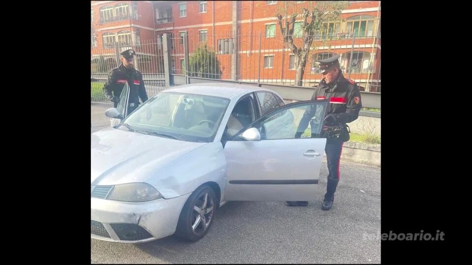Hashish e cocaina in auto, arrestato