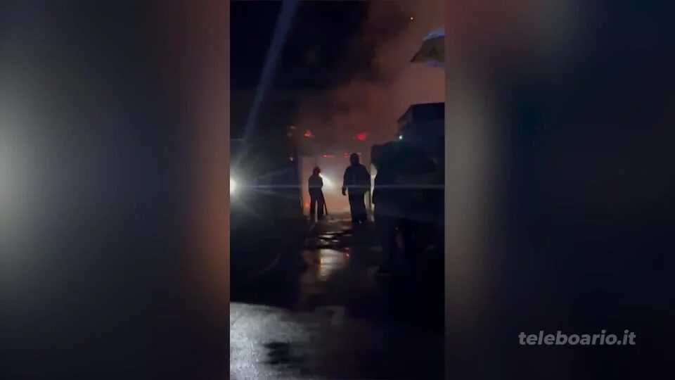 Cividate: vasto incendio in centro storico