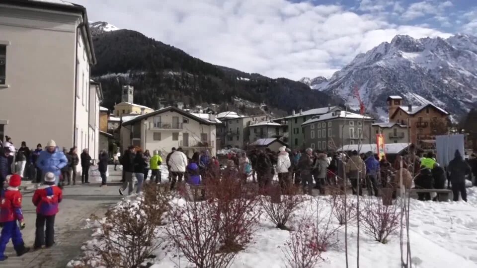 La fiamma olimpica illumina l’alta Vallecamonica