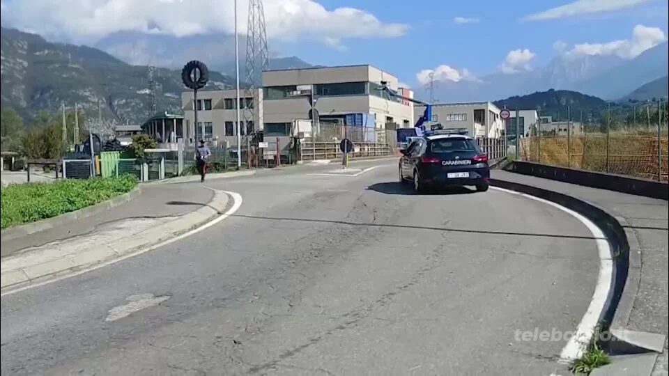 Caduto dal tetto della macchina in corsa. Parla la mamma: “sta meglio, lo aspettiamo a casa”