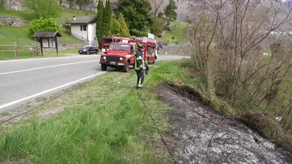 Berzo Demo: incendio doloso di sterpaglie