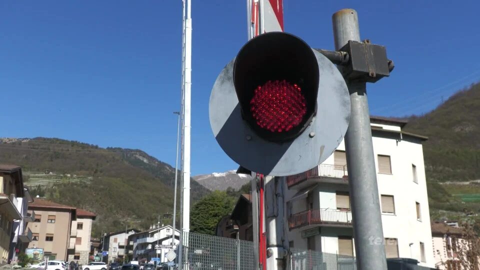 Ancora disagi ai passaggi a livello: fermi per quasi 30 minuti