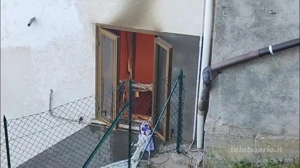 Esplosione e incendio, ustionati (non gravi) madre e figlio