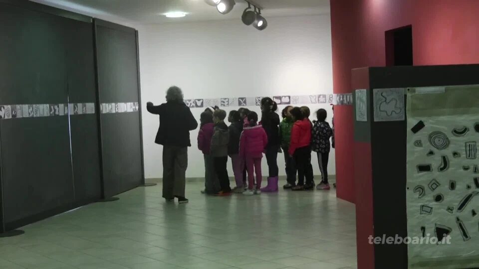 “Lasciare traccia”, la mostra che unisce arte camuna e contemporanea