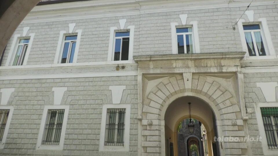 Restauro dal vivo al museo del tappeto antico