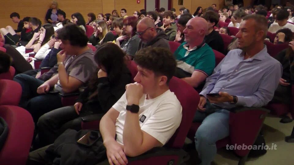 Borse di studio alle classi dell’istituto Meneghini per ricordare Gianluca Stefani