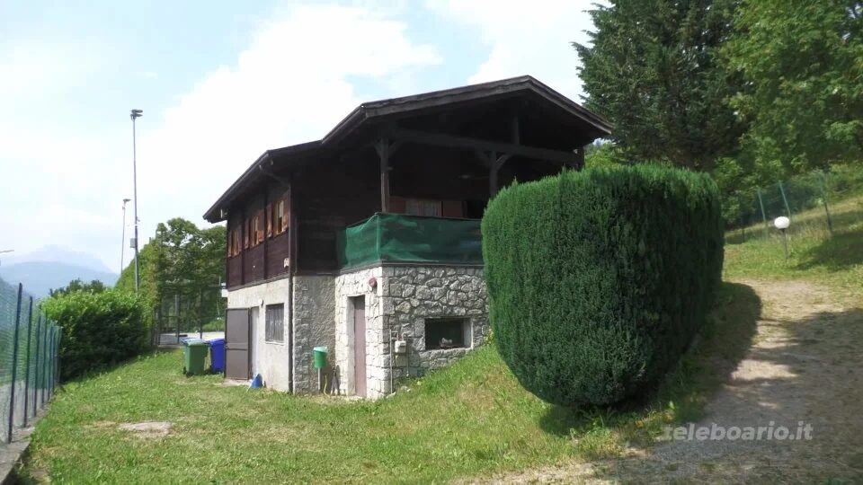 Riapre il baretto a Garda grazie a un gruppo di giovani