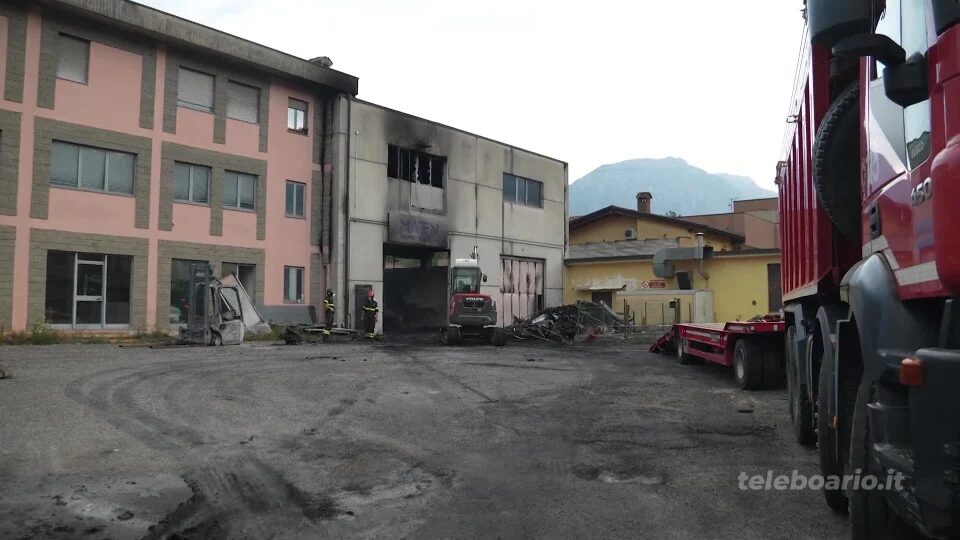 Incendio alla Maten: restano valide le ordinanze dei sindaci