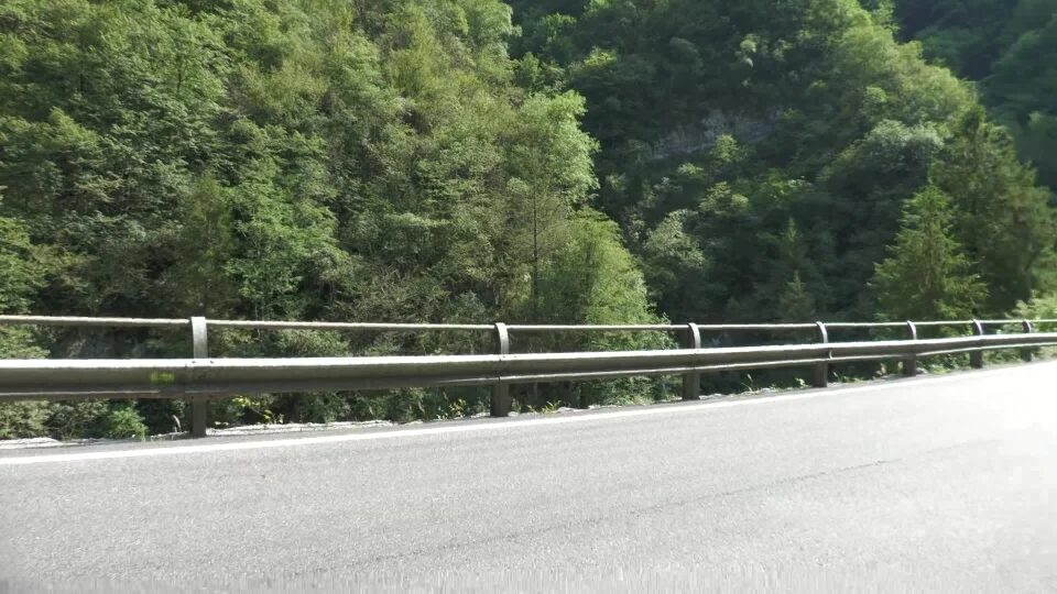 Via Mala: in poche ore un centauro e un’auto volano nel Dezzo