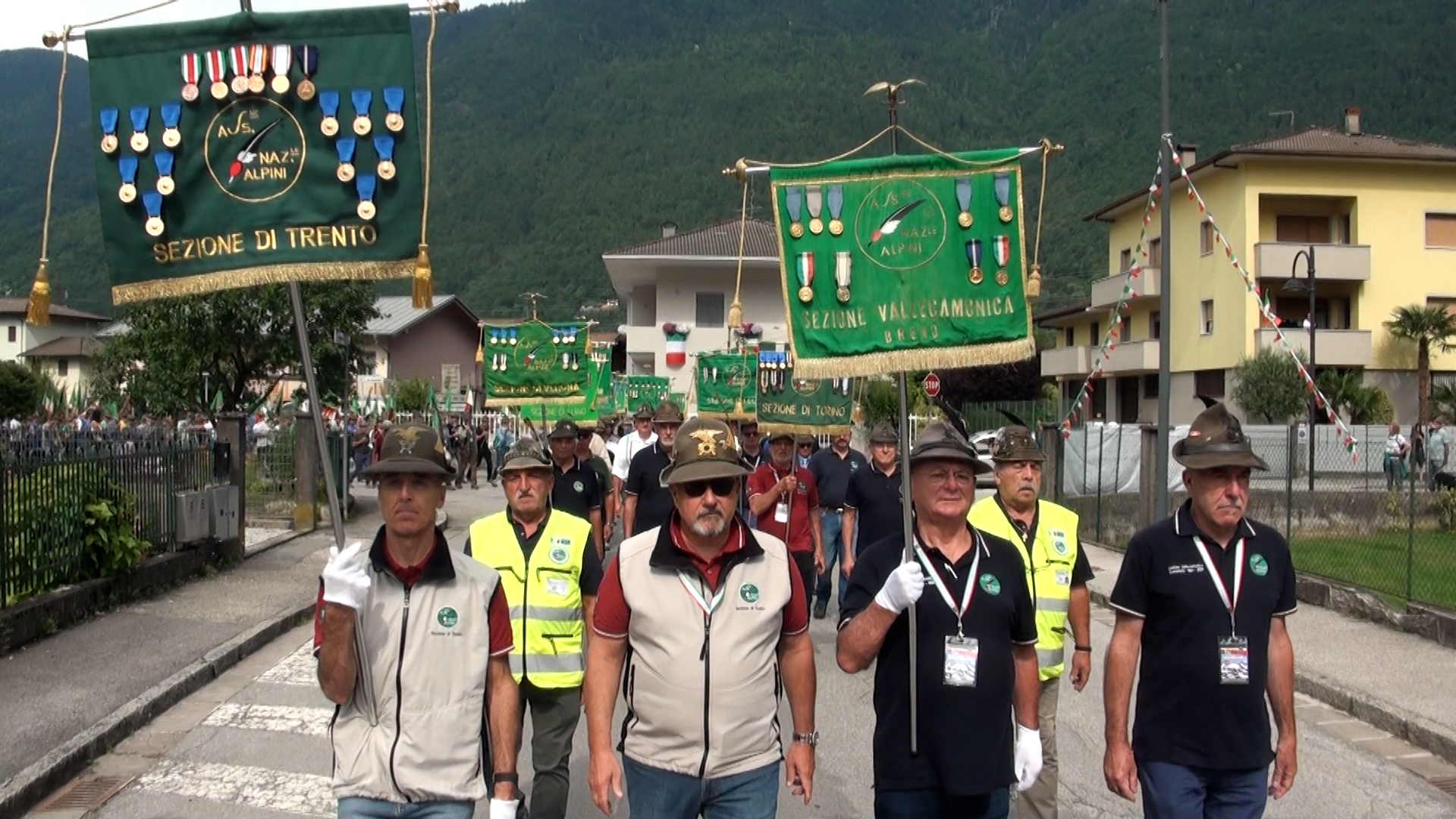 Pellegrinaggio in Adamello: sfilata alpina a Storo