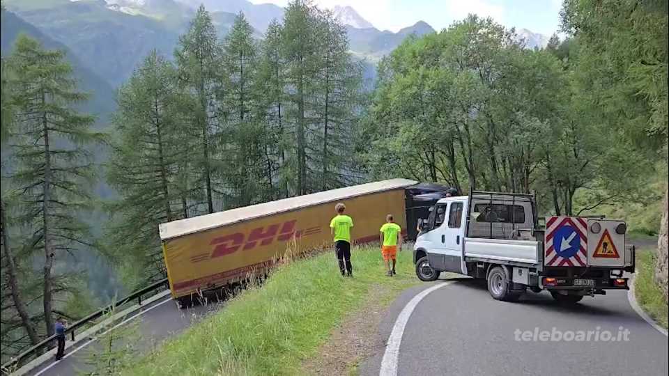Autotreno blocca il Gavia per diverse ore