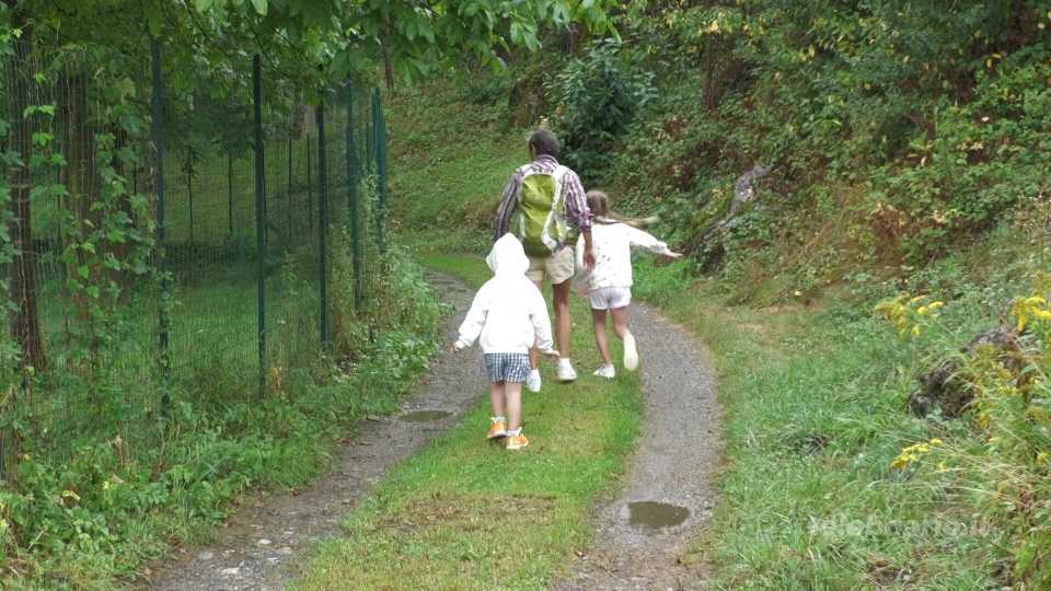 “Uno zaino di pensieri ri-belli” libro per nonni e nipoti scritto da Emanuela Spedicato e la nipote Ginevra Sarchi
