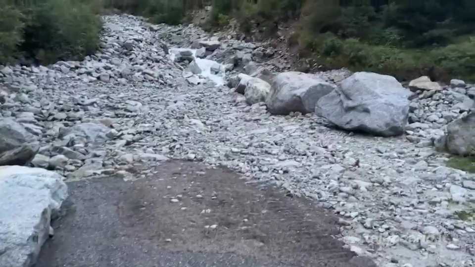 Temù: una frana chiude la strada della Bedolina