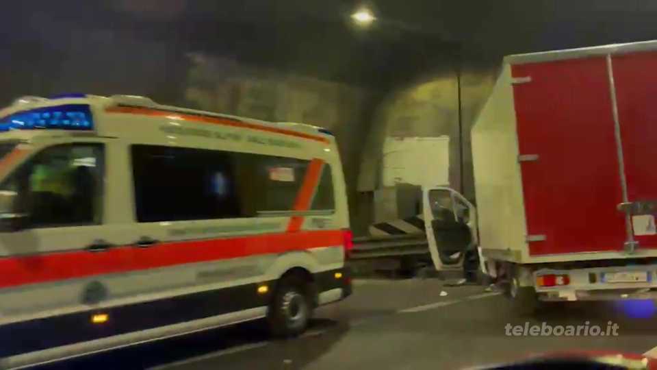 Incidente in galleria, arriva l’eliambulanza