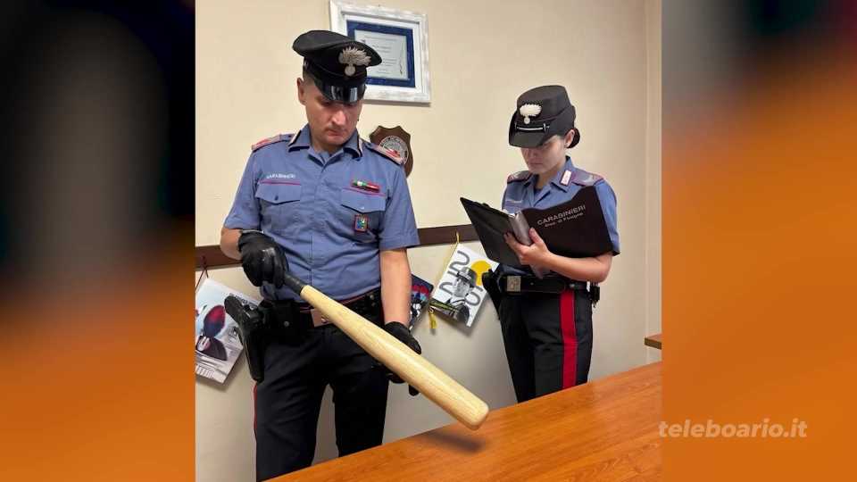 Pisogne: aggredisce la mamma con una mazza da baseball