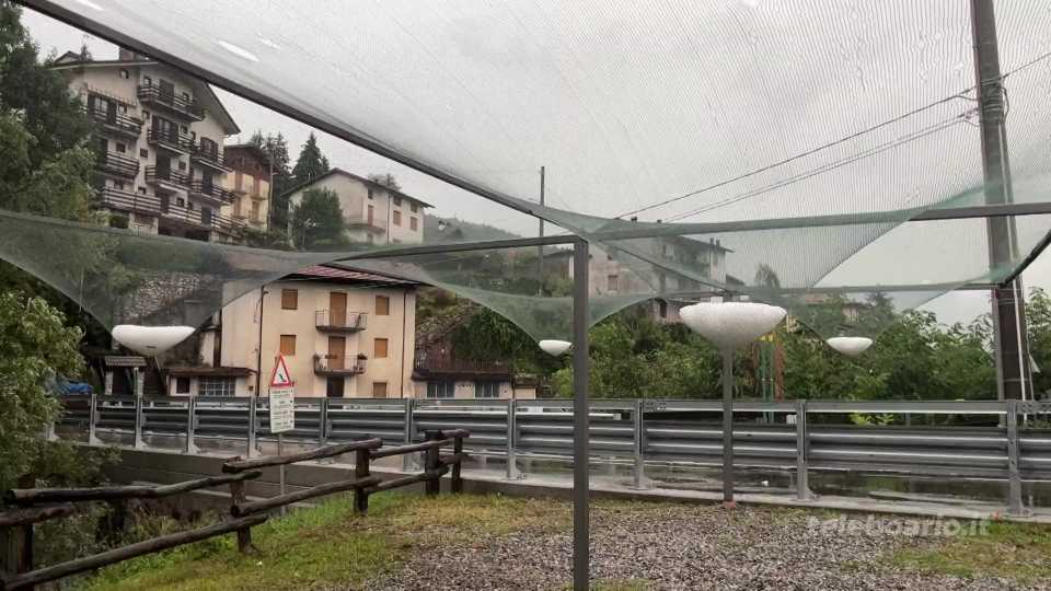 Maltempo, grandine e vento forte. Nessun danno, crollate le temperature