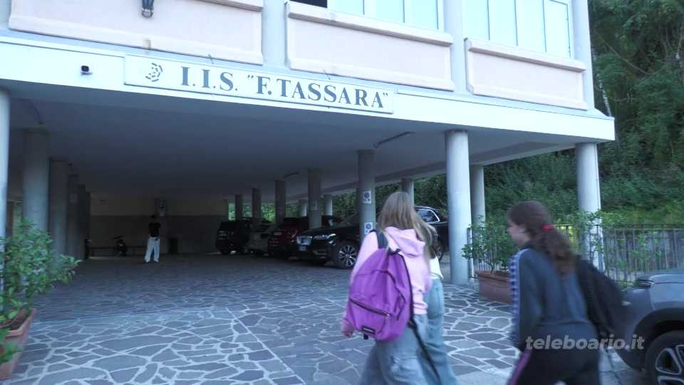 Zaini in spalla, si ritorna a scuola