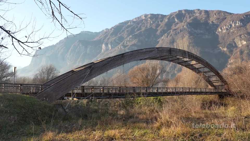 Lavori in corso sulle passerelle ciclopedonali della valle