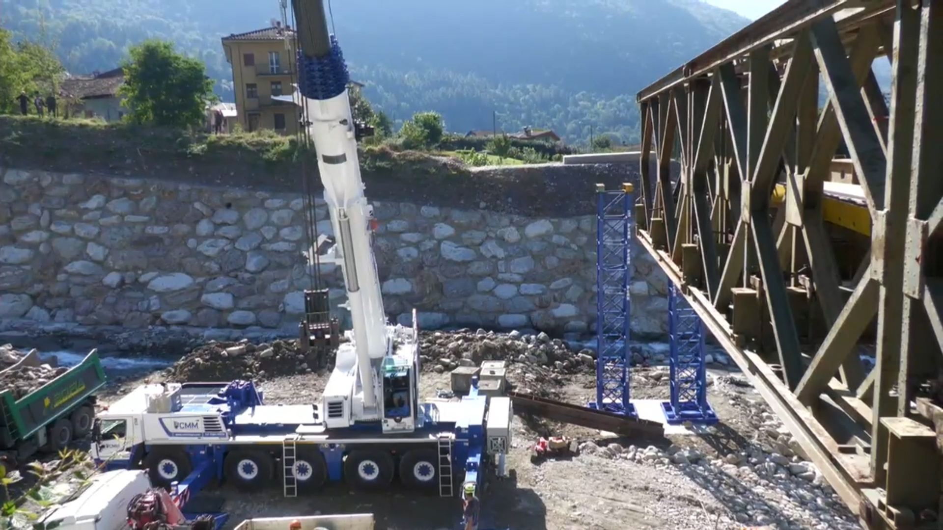 Sonico, procedono i lavori per il ponte sul Rabbia