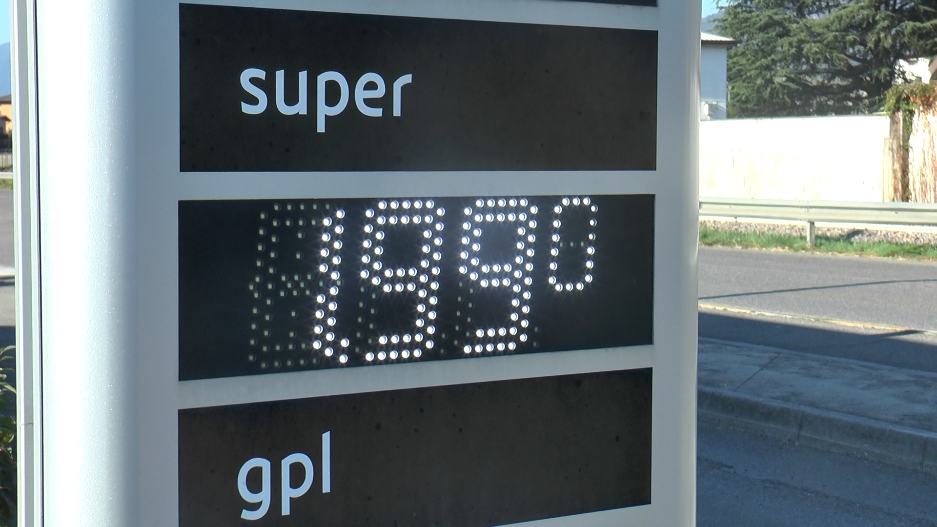 Caro benzina, per ora nessun effetto domino
