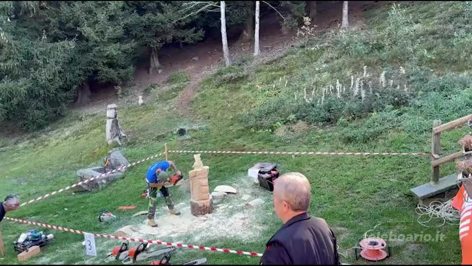 Rifugio Loa: gara di sculture in legno