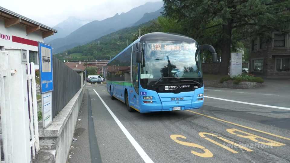 I pullman accendono lo scontro politico. Studenti esasperati