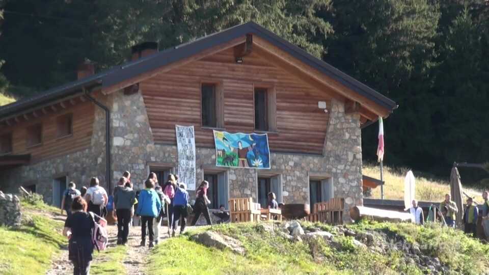 Campo alpini, così i giovani imparano il volontariato