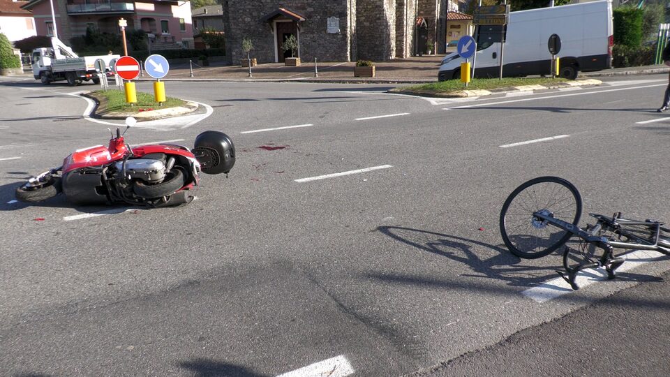 Costa Volpino: scontro tra bicicletta e motorino